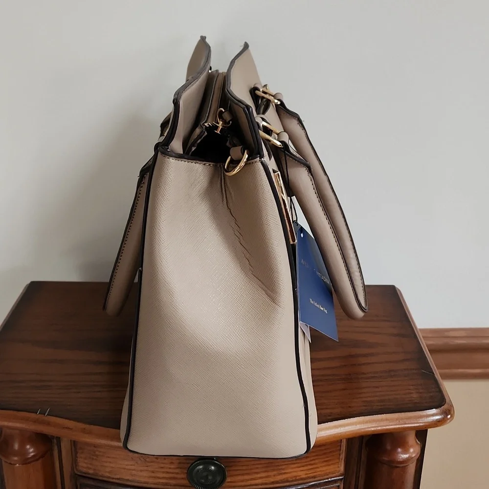Adrienne Vittadini Oxford Bow Bag - Picture 4 of 9